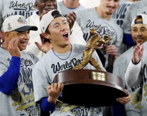 山本由伸　世界一達成直後に恩人にLINE…少年時代から今も“座右の銘”にする「5文字の合言葉」