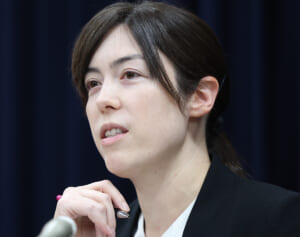 「あなたの意見を語る場所ではない」小野田大臣　旧統一教会めぐる記者の質問に静かに怒り…眉間にシワ寄せ「はぁ」とため息