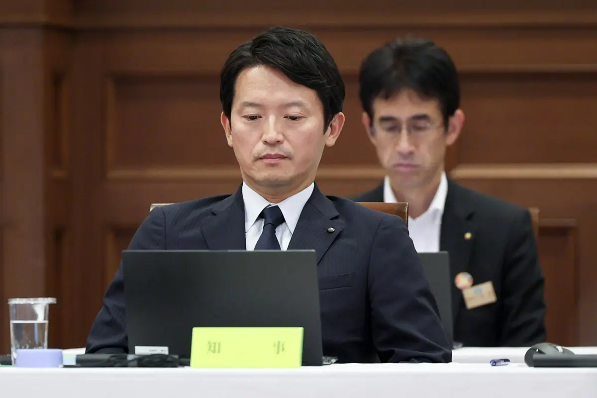 パラ斎藤 パラ斎藤様意外との交渉お断り。 戻れよ！」「終わってないよ！」兵庫・斎藤知事 質問答え切らぬまま