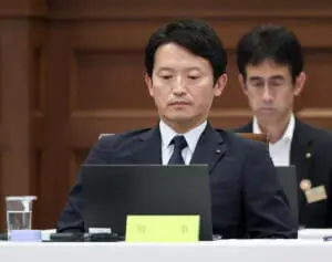 「戻れよ！」「終わってないよ！」兵庫・斎藤知事　質問答え切らぬまま会見を“強制終了”に記者ら激怒…怒号飛び交う事態に