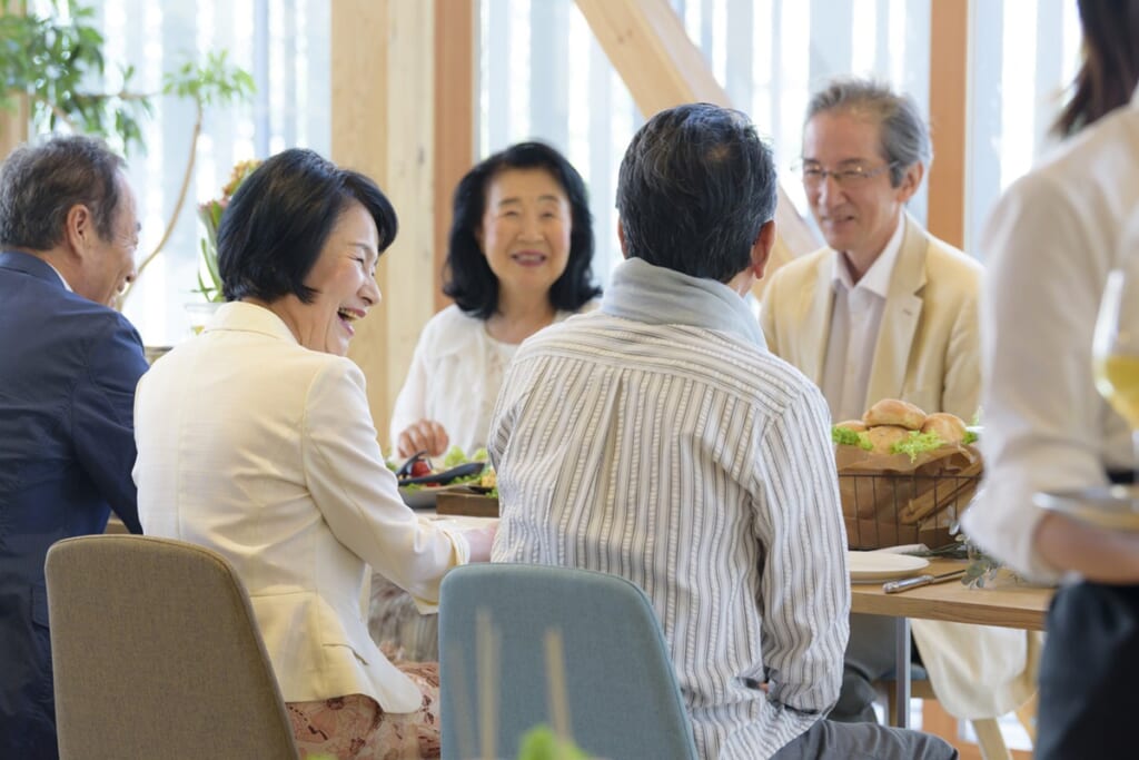 不倫、マルチ勧誘、復讐も…「年末年始のシニア同窓会」戦慄の実態レポート