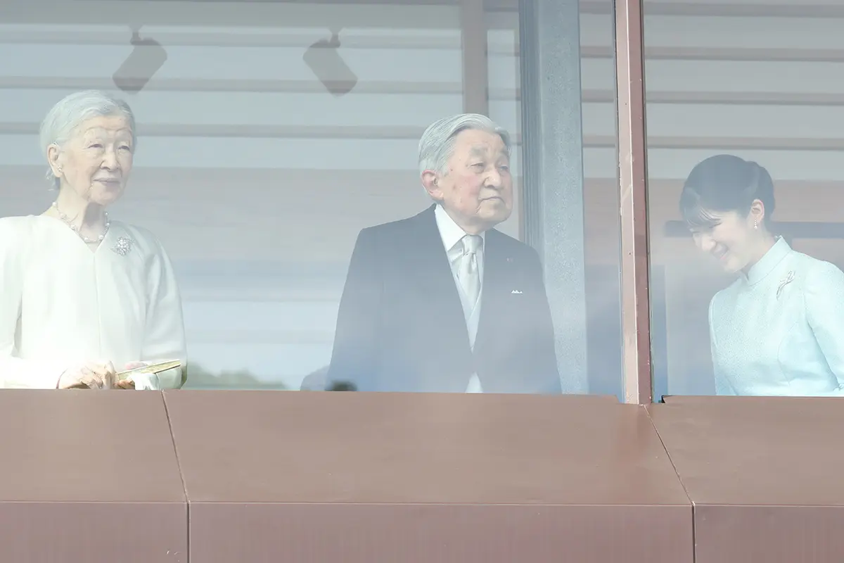 美智子さま 愛子さまのお声がけに背を向けて反応されず…一般参賀で目撃