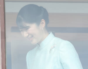 美智子さま　愛子さまのお声がけに背を向けて反応されず…一般参賀で目撃された“異変”にネット騒然