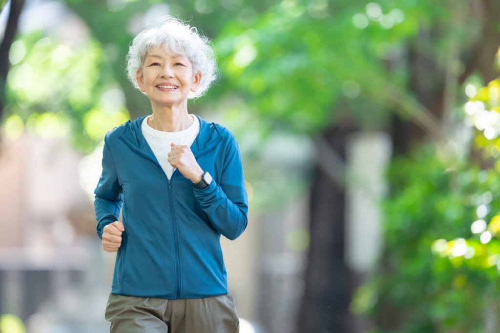 《1カ月で4キロ減！》ダイエットのプロに聞いた！簡単すぎる「太らない歩き方」の特徴3つ