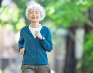 《1カ月で4キロ減！》ダイエットのプロに聞いた！簡単すぎる「太らない歩き方」の特徴3つ