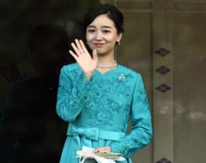 《公然わいせつ男を目撃説も浮上》佳子さま　一般参賀でお手振りを突如止め、心配そうなご表情をされた“異変”の「真相」