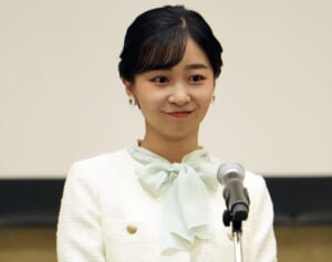 《月に50人はご面会》佳子さま　“10億円豪邸”一人暮らしに批判も…報じられない「分室」でのご奮闘