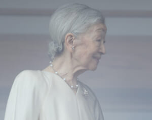 美智子さま　今年も一般参賀でお手振りされず…凄絶リハビリ乗り越えて上皇陛下をお支えする「気丈ご覚悟」