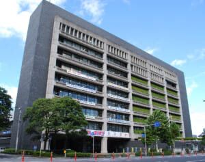 《馬乗りで殴打、後頭部も蹴りあげ…》大分市立中学での“いじめ暴行動画”が拡散…市教委は警察に情報提供、記者会見も実施へ