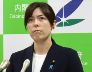 「反則すぎる」ネット驚嘆　小野田紀美大臣が伊勢神宮参拝で見せた“衝撃”ビジュアル