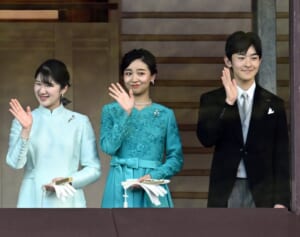 「紀子さまのお名前を呼ぶ声は1回くらい」秋篠宮ご一家　一般参賀で「天皇家と人気格差」報道も“差が生じた然るべき理由”