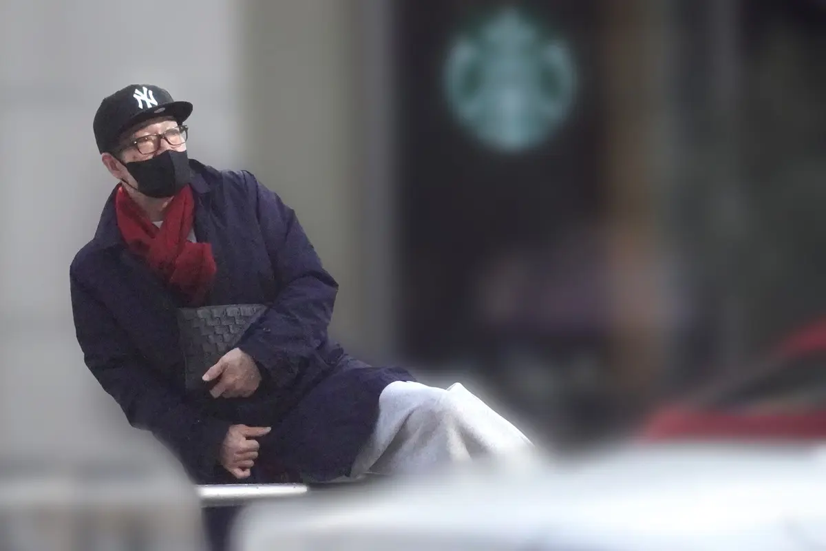 画像・写真3枚目】《衰えぬ奔放生活》田原俊彦（64） 30代女性との白昼