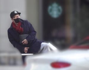 《衰えぬ奔放生活》田原俊彦（64）　30代女性との白昼堂々ドライブデートを目撃！身に着けていた「おそろいアイテム」