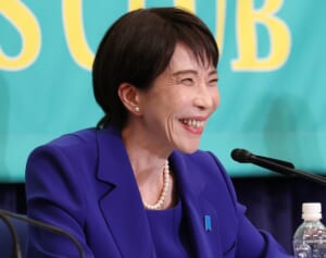 「乙女で笑いましたw」ネット衝撃　高市首相のテレビ党首討論で漏れた“本音“…論戦前に心奪われた“国民的アイドル”