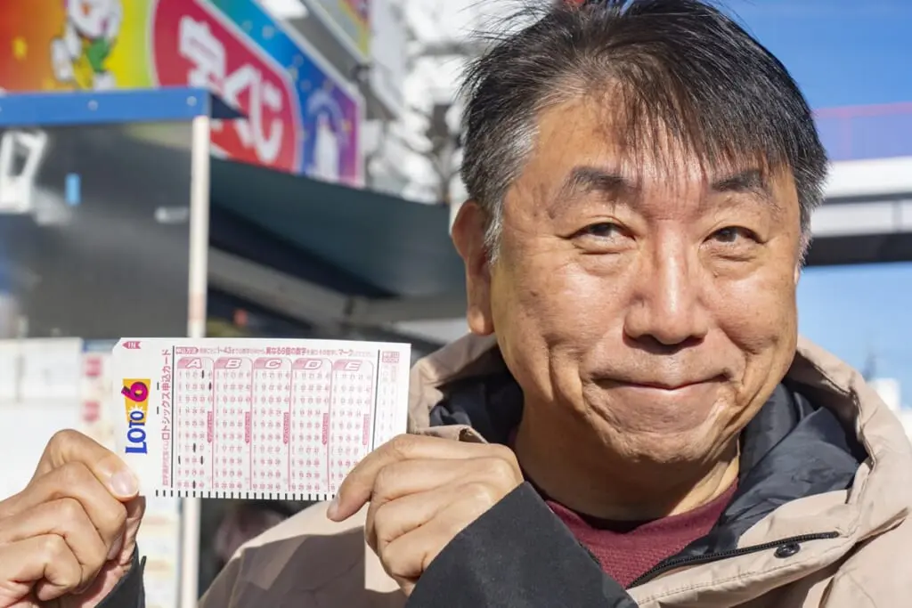 宝くじ3億2千万円当選者が顔出し初告白！「330万円のロレックスを即