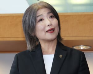 《事情聴取のためにイメチェン？》学歴騒動の田久保前市長に出頭要請…数日前に見せていた“激変姿”