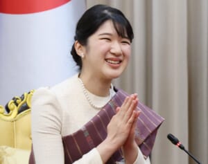《報道はなく》愛子さま　ひっそりと「ラオス大使館で夕食会」を…大使夫妻に伝えられた「内容」とは？