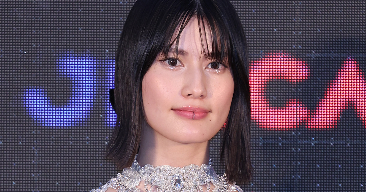 《フジから“非はない”認定も…》橋本愛への止まらぬ「過剰バッシング」、“撮影継続を自ら望んだ”ことを理由にあげる心ない声も | 女性自身