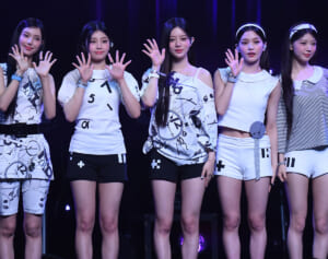 「マナーが悪すぎ」紅白出場の18歳韓国アイドル　日本での“奔放”買い物姿が波紋…「ただの文化の差」と擁護の声も