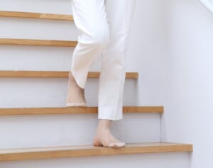 「階段は上る？下りる？」名物教授がおすすめする寝たきり予防に効果的な“運動”
