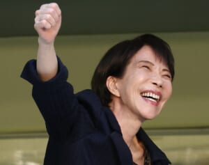 高市自民大勝利のウラで…消費税0％になっても高齢者は“家計負担が増加”のカラクリ