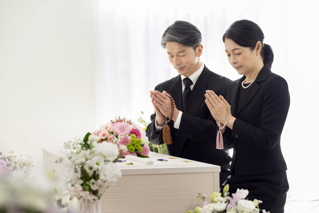 おすすめ格安葬儀3社を徹底比較｜イオンのお葬式、よりそうのお葬式、小さなお葬式をタイプ別に紹介