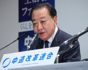 「選挙前に離党しろって話」77歳“中道”落選議員の“離党理由”に批判殺到…泥船化した同党は崩壊寸前
