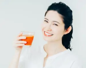 簡単すぎる！朝トマトジュースに混ぜて飲むだけで効果的な“調味料”があった！