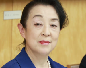 「当選してるやん」とネット話題…自民党大躍進で復活当選果たした「人気芸人の母親」