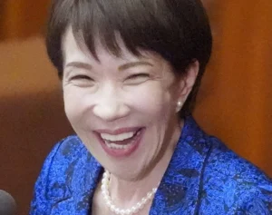 「私の後ろにいる女性、誰だかわかりますか」落選の中道大物議員が公開　35年前の“バブリー”な高市首相にネット騒然