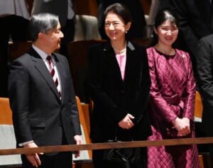 《仲間にはお別れの言葉を》天皇陛下　登山、オーケストラ、趣味を次々と封印…雅子さまも憂慮される「即位後の禁欲的すぎる生活」