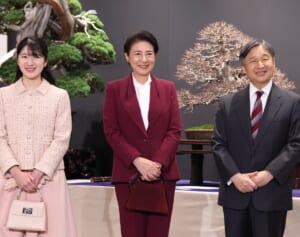 《「じい」というあだ名の由来に》天皇陛下　国際親善の場でも披露されたことも…学習院中等科から続く「盆栽好き」の素顔
