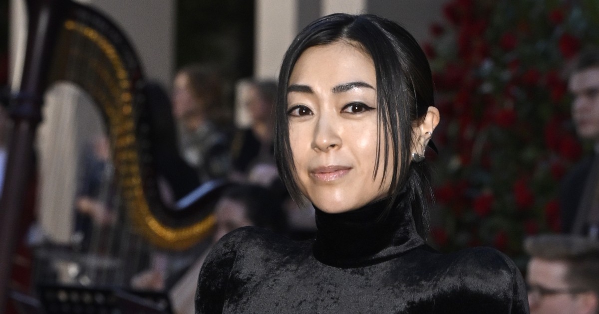 《エレベーターにまで乗り込まれ》宇多田ヒカル　悪質ファン集団が自宅マンションに不法侵入していた…警察出動の事態に | 女性自身