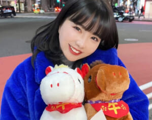 「公人として不適切でした」国民民主・28歳女性都議　“デコレーションPC”騒動を猛反論→一転謝罪…過去に語っていた「SNSへの複雑な思い」