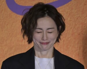 《自粛中に実家で看護》米倉涼子　麻取のガサ入れ騒動で実母がダウンしていた…アルゼンチン人恋人との交際にも示していた「懸念」