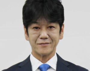 《口ひげ、ロン毛オールバックのイケオジに》義家弘介氏　明かした政界引退後の“劇的ビジュ変”のワケ「“昔に戻ったね”と言われます」