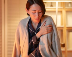 指を組むだけで寒さが即解消!?「簡単に冷え解消できる“指エクササイズ”」