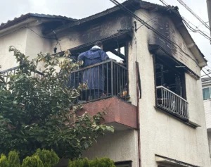 「側溝に血だまりが…」江戸川区の住宅火災で一人死亡　近隣住民が明かす「壮絶現場」と「夫婦仲」