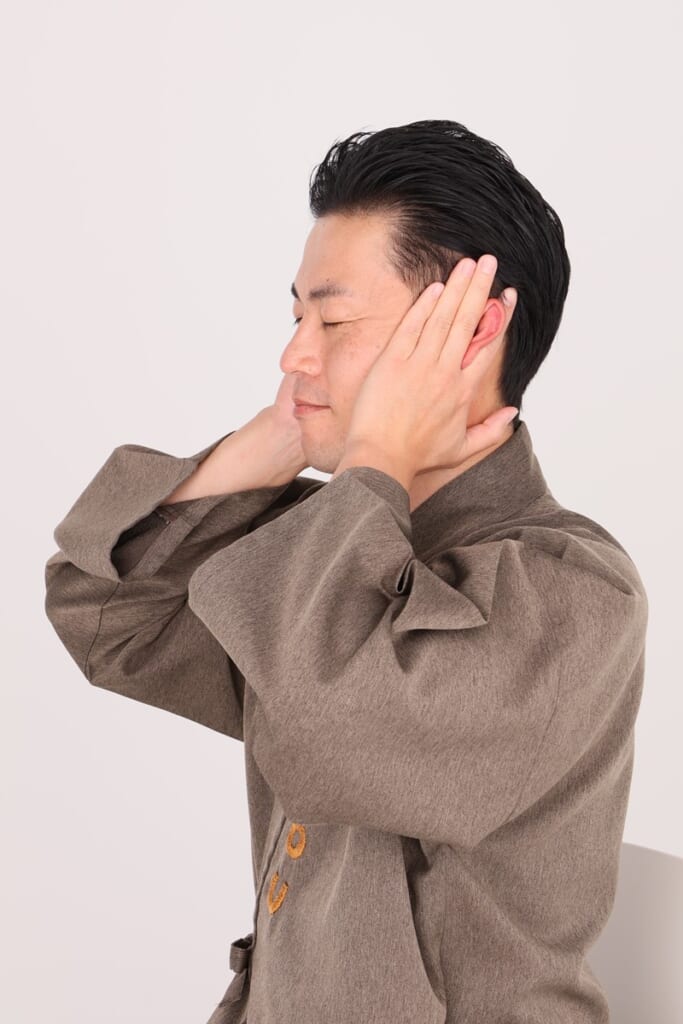 ごぼう先生が動画で解説！「50代からの不調解消体操」【睡眠の質改善 耳ほぐし体操】｜介護界のアイドル