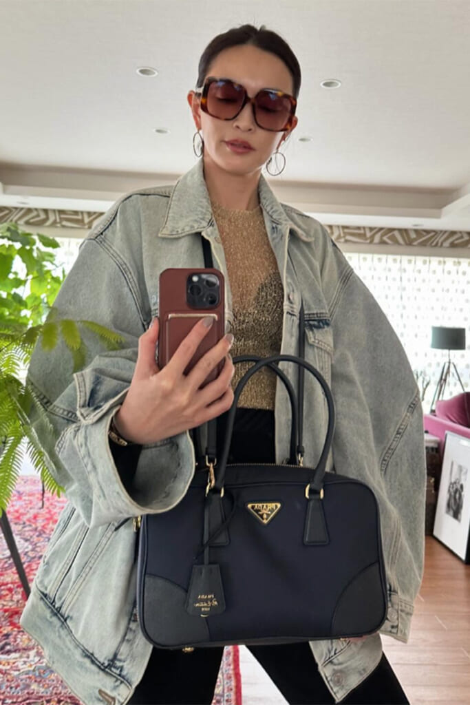 《“目のやり場に困る”服が物議に》長谷川京子　堂々デート、車内チュー報道も…貫く“ありのまま“スタイル