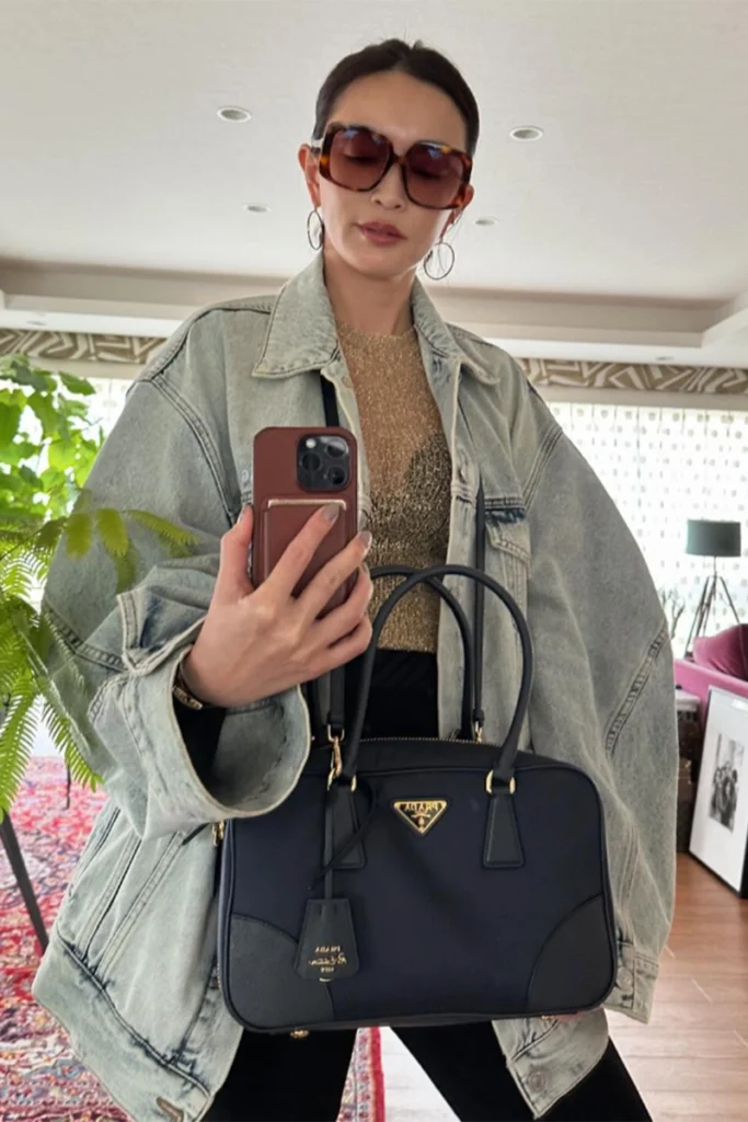 《“目のやり場に困る”服が物議に》長谷川京子　堂々デート、車内チュー報道も…貫く“ありのまま“スタイル