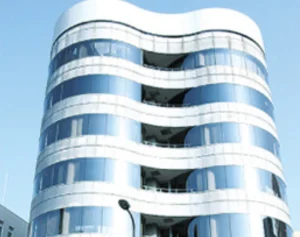 《小学館マンガワン騒動》性加害の漫画家が勤務していた通信制高校への批判が続出…取材に学校側が明かした“回答”