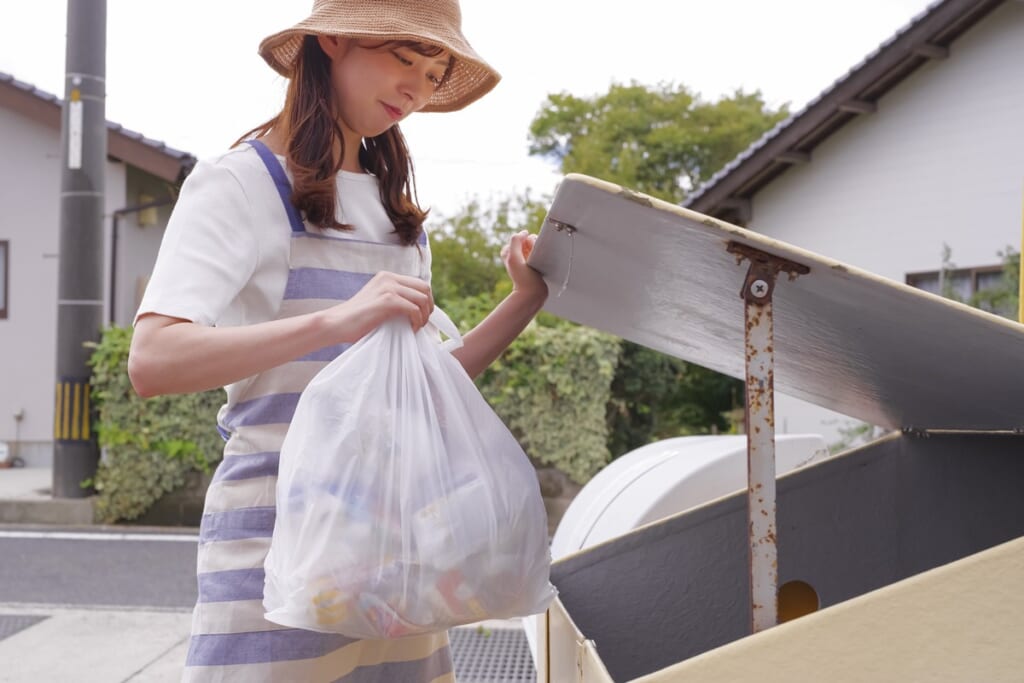 「夏頃には影響が出る可能性」と識者は警鐘…イラン危機の影響で“品薄が予想される生活用品”《ゴミ袋、洗剤…》