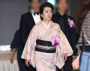 《障子を蹴っ飛ばすことも》岸本加世子　実父の次は継父を在宅で…連続介護10年奮闘にあった「最愛実母への後悔」