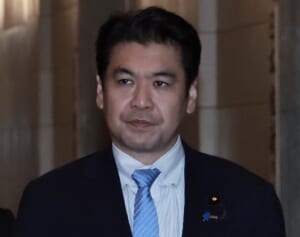 「教師は不倫で処分されているのに」松本文科大臣W不倫報道も処分ナシ…保護者、ネットからは疑問の声