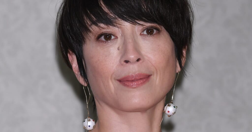 「だらしない」と批判も…宮沢りえ 肩ひもずり落ち、タトゥー露出の“大胆ファッション”に夫・森田剛がかけた「熱烈フォロー」