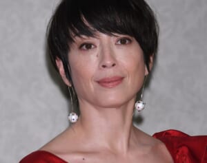 「だらしない」と批判も…宮沢りえ　肩ひもずり落ち、タトゥー露出の“大胆ファッション”に夫・森田剛がかけた「熱烈フォロー」