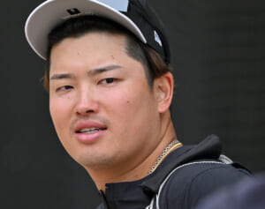 「常識がなってない」村上宗隆選手　腕組みをしてガムを噛み、WBCで天皇ご一家のお見送りで批判続出も…“真相”判明で擁護する声続々