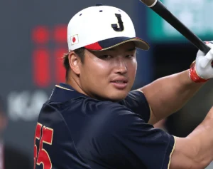 「侍ジャパンとして恥ずかしくない言動を」村上宗隆　天皇ご一家を前に“腕組み騒動”で受けていた「注意勧告」