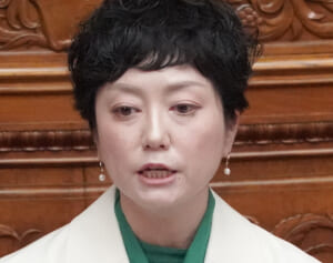 《鋭い目つきで》小泉進次郎防衛相　れいわ・奥田氏の「人殺しの武器」発言に怒りあらわ…「不適切発言」3発の質疑で他の閣僚も苦言